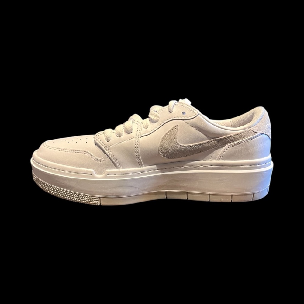 Nike White Women's Platform Athletic Sneakers NEW Condition. Never Used!